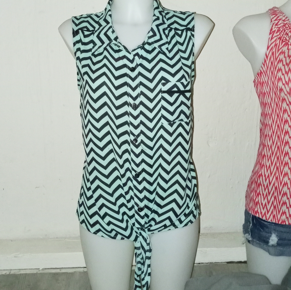 💛5/25💛 top by TIMING no flaws✨size Medium